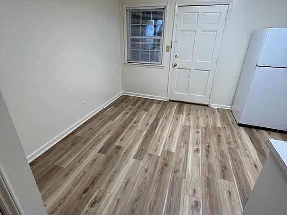 5th image of 7-103 Dehart Dr #7