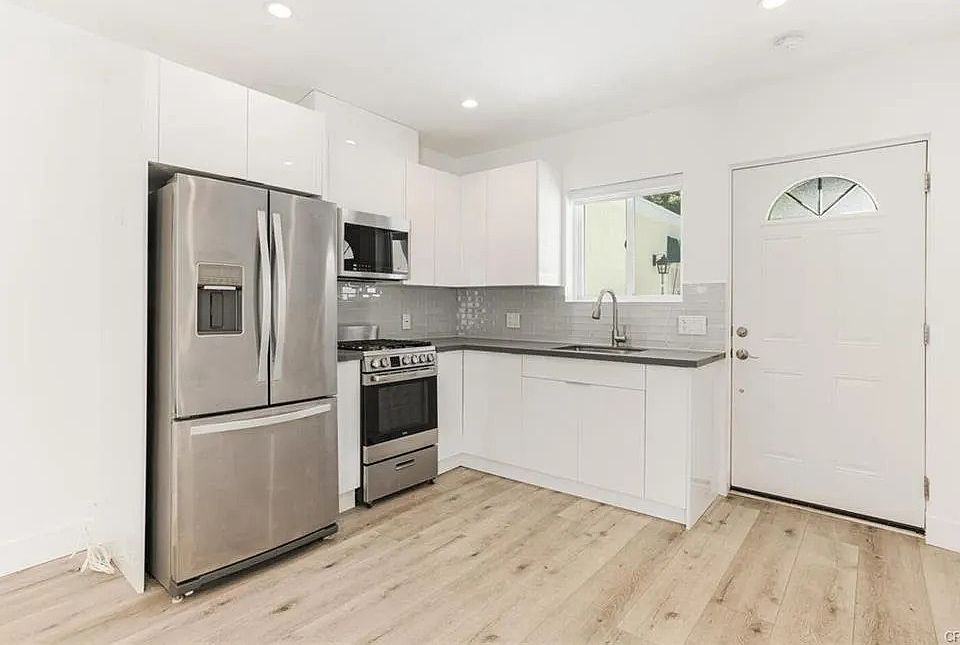 1st image of 4552 Murietta Ave