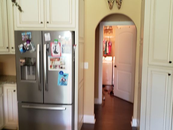4th image of 17 Roberts Ln