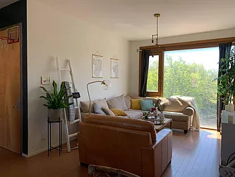 Rented by R New York