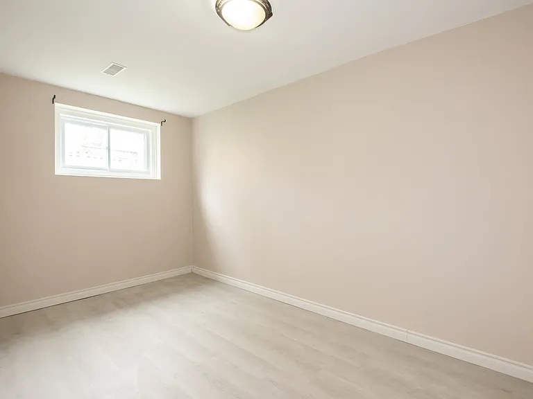 55 Marshall Ave — Photo 12