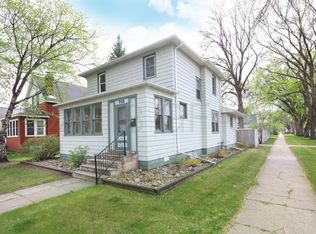 702 Cottonwood St, Grand Forks, ND 58201