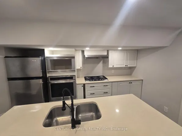 2483 Old Brompton Way, Oakville, ON L6M 0J5