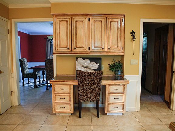 4th image of 1301 Hillcroft Dr