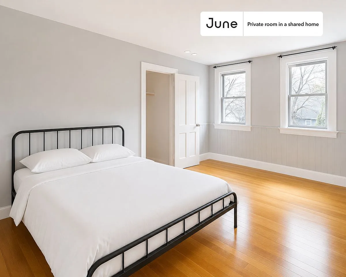 Queen bedroom in 5 bed/2.5 bath home in Newton Corner #1463 B — Photo 1
