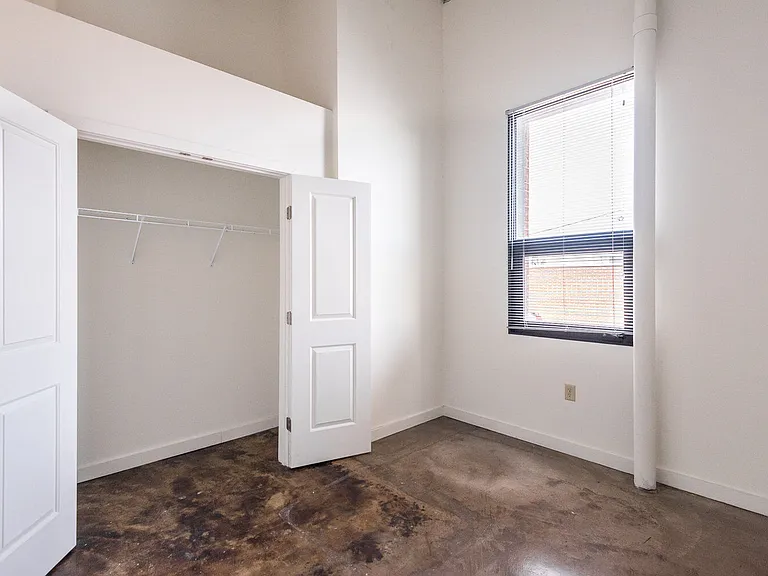 2617 W Broad St — Photo 12