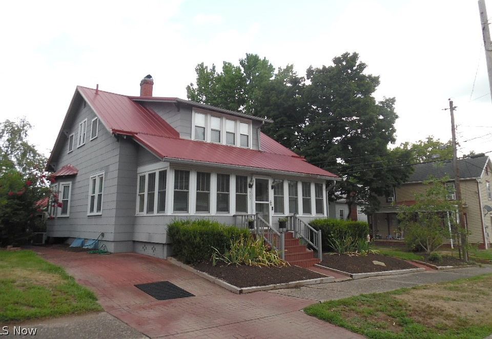1st image of 605 Tupper St