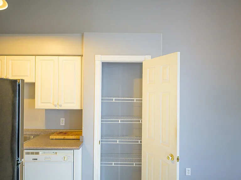 317 Queen St #304 — Photo 6