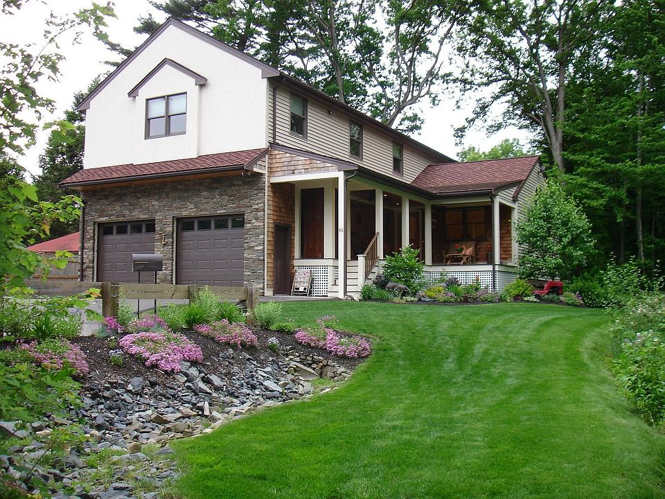 Gorgeous Colonial Built in 2004