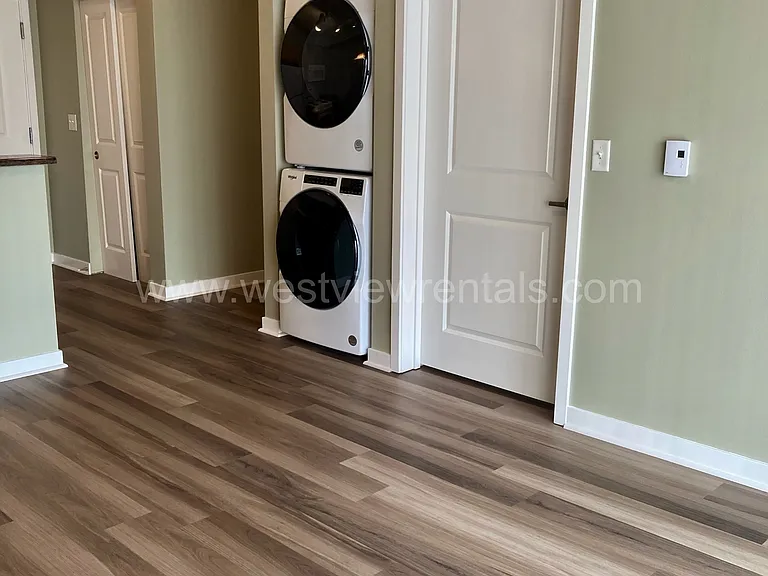 200 E Maple St — Photo 100