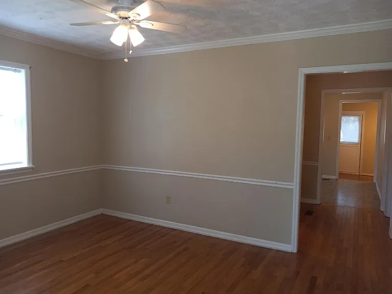 7074 Sutherland Ave — Photo 2
