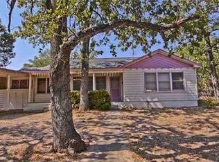 805 E 1st St, Hearne, TX 77859