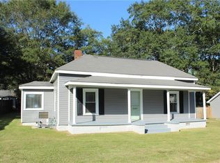 8 Park St, Pelzer, SC 29669