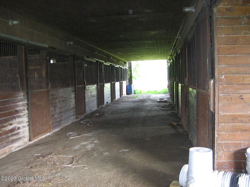 3rd image of 1009 Eaton Corners Road