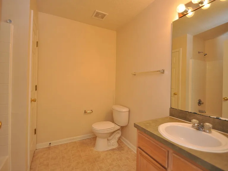 116 London Dr — Photo 16