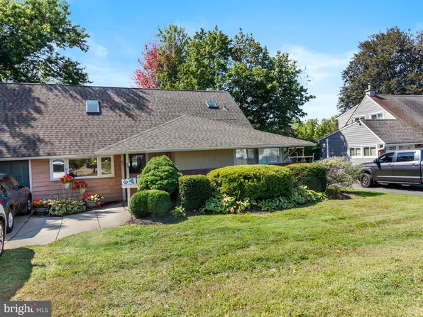 14 Harp Rd, Levittown, PA 19056