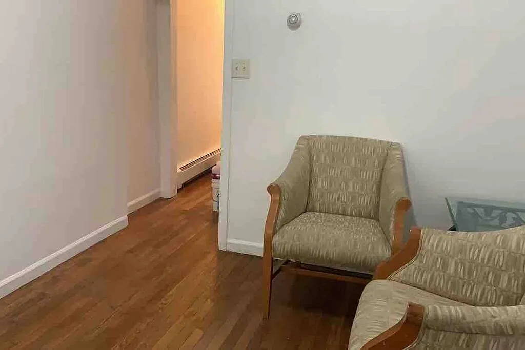 1 bed, 800 sqft, $1,000 — Photo 2