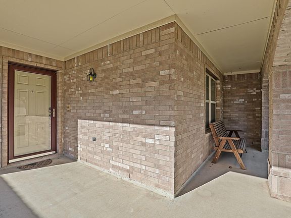 4th image of 18119 Tawnas Way Ln
