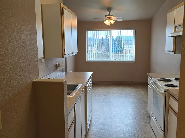 Vista Pointe Apartments in South Salem Oregon Comfortable Living Near Shopping and I5 — Photo 20