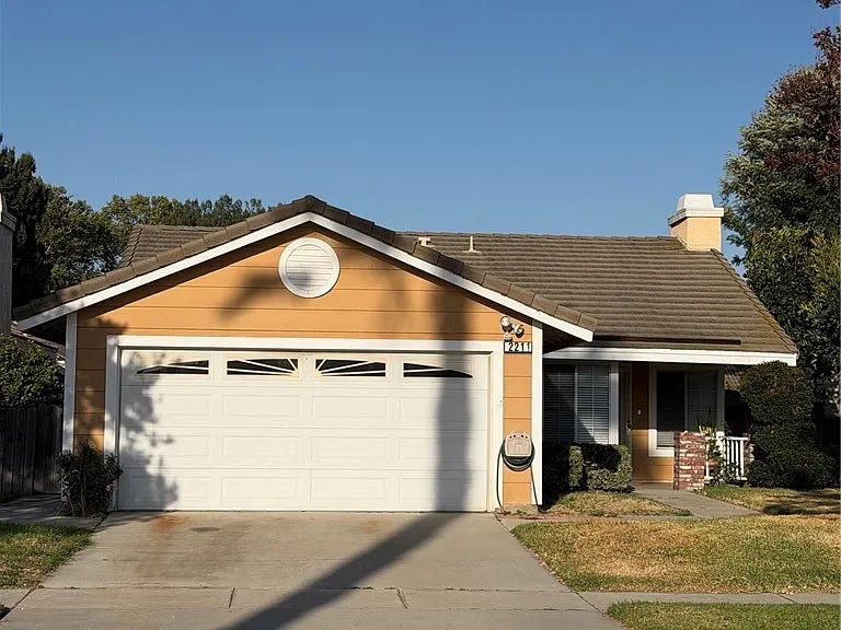 2211 S Walker Ave — Photo 1