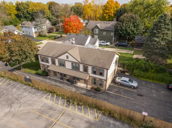 131 Newberry Ave #1S, Libertyville, IL 60048