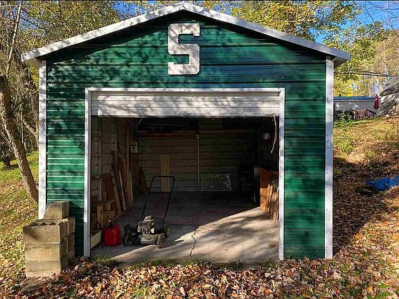 3rd image of 1059 Crestview Dr