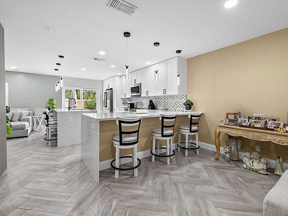 4th image of 3367 COMMODORE Court