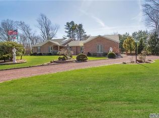 5 Firewood Ct, Saint James, NY 11780