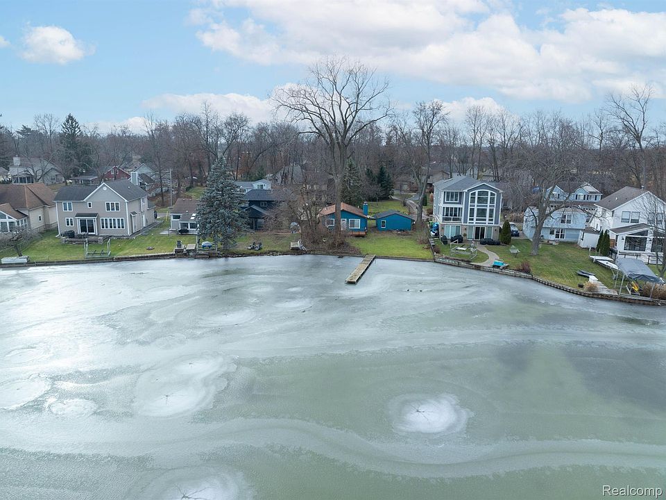 1st image of 7920 Detroit Blvd