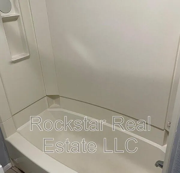 1524 W Gardner Ave #1 — Photo 8