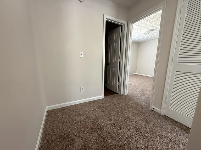 Cresthill Townhomes — Photo 11
