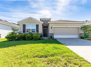 8332 Wheat Stone Dr, Zephyrhills, FL 33540