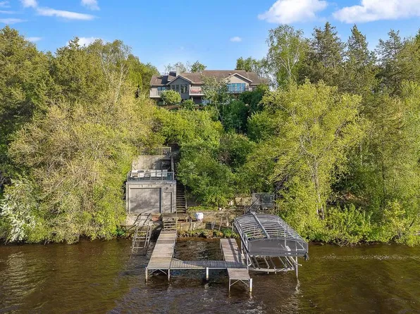 W14198 Selwood Drive, Prairie Du Sac, WI 53578