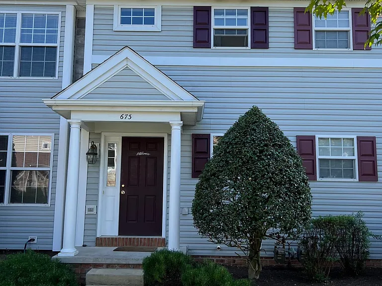 673 Wallingford Rd — Photo 1