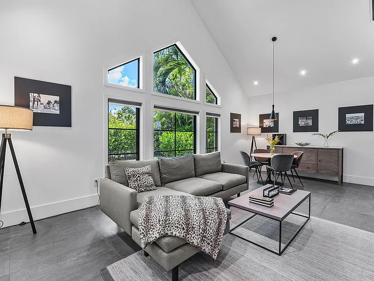 1275 N Swinton Ave — Photo 31
