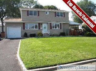 38 W 10th St, Deer Park, NY 11729