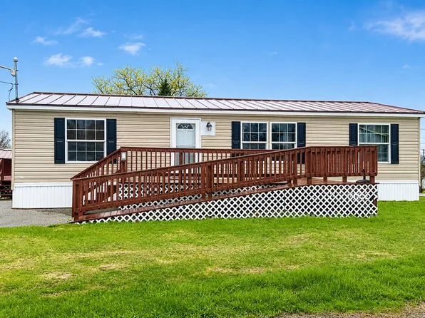 8 Nutter Street, Mars Hill, ME 04758