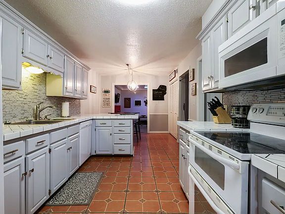 5th image of 3110 Linda Dr