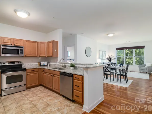 1000 E Woodlawn Rd APT 217, Charlotte, NC 28209