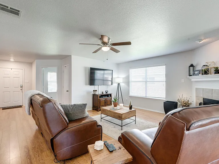 542 Del Mar Dr — Photo 8
