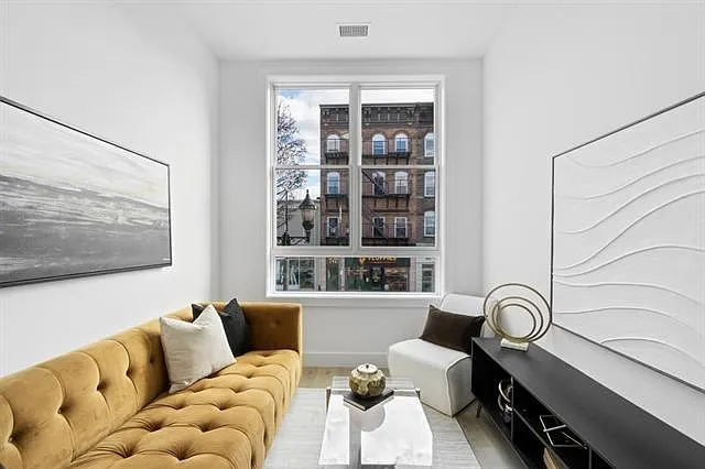 491 Broadway #202 — Photo 5
