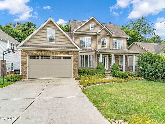 2nd image of 1212 Maples Glen Ln