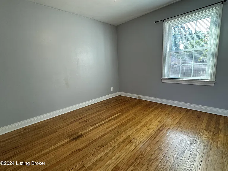 249 Norbourne Blvd — Photo 8