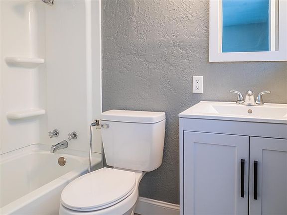 5th image of 2213 NW 40th St