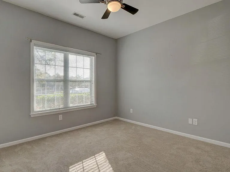 1113 Greensview Cir — Photo 8