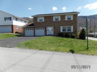 1237 Larchmont St, Bluefield, WV 24701
