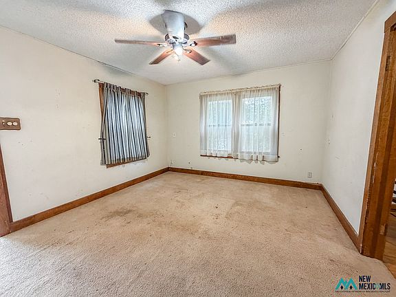 5th image of 903 W Fox St