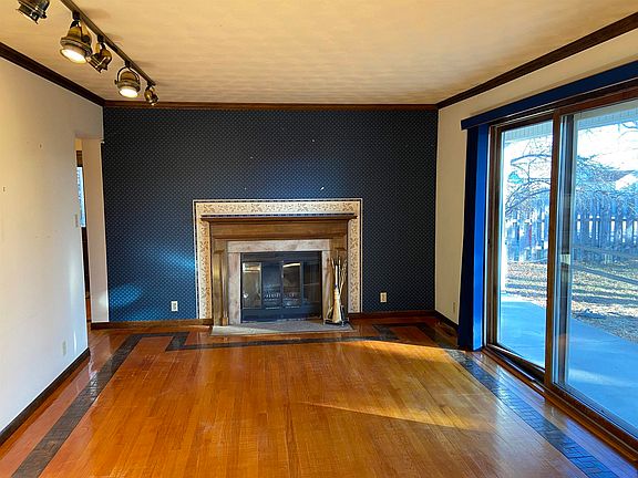 5th image of 102-108 N York Ave