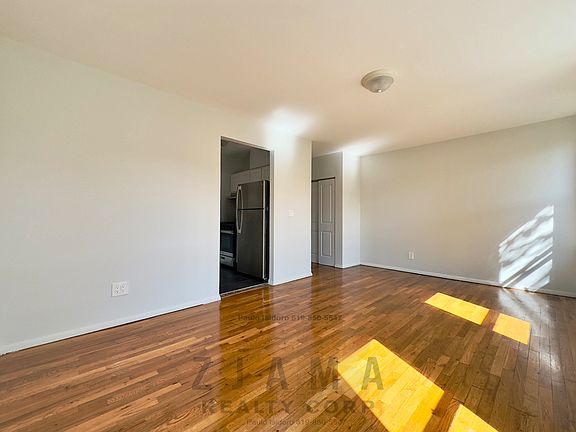 3rd image of 152 Parkside Ave #M4