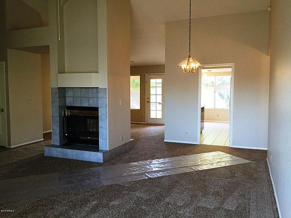 3rd image of 1042 E Vaughn Ave